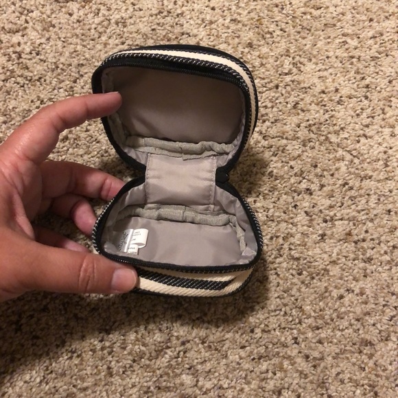 NWOT 31 Pouch - Picture 2 of 3